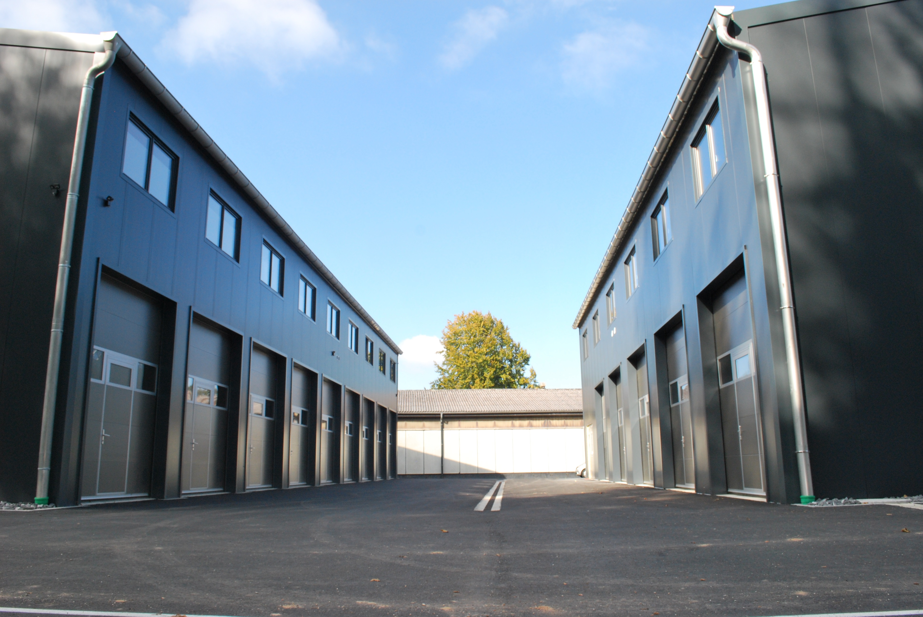 Zwischen den Hallen der Einstellboxen